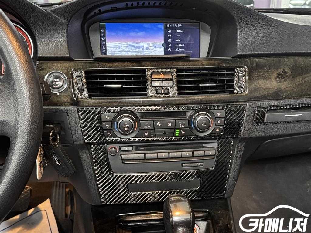 BMW 3 Series 328i Convertible thumbnail 15