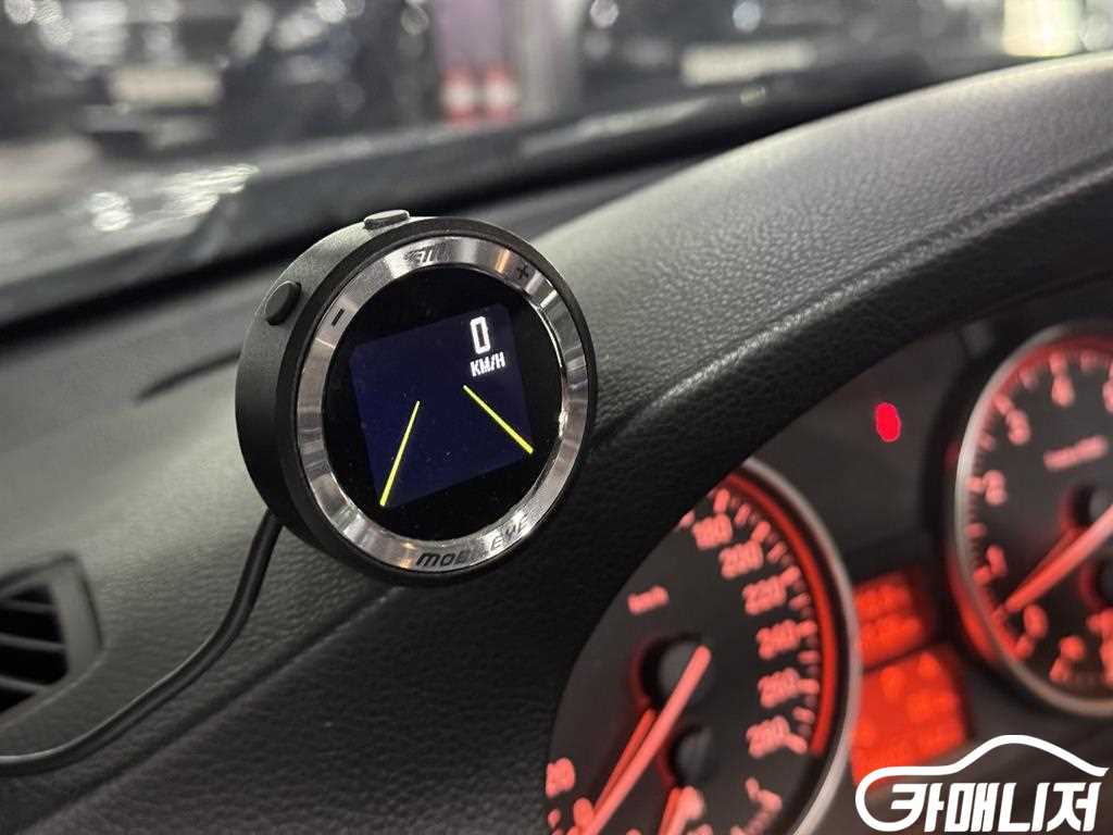 BMW 3 Series 328i Convertible thumbnail 9