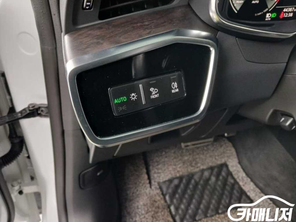 Audi A7 55 TFSI Quattro Premium thumbnail 12