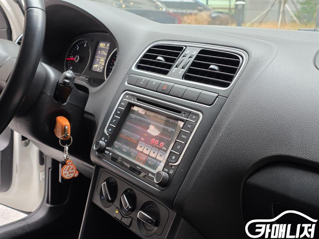 Volkswagen Polo 1.6 TDI R-LINE thumbnail 15