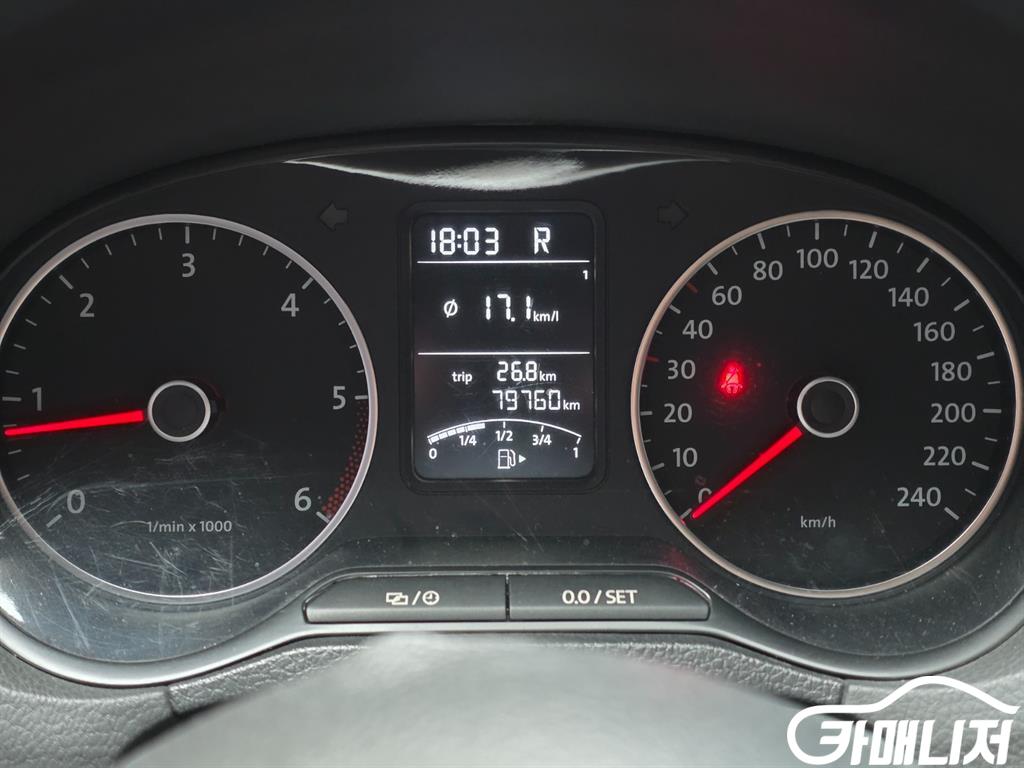 Volkswagen Polo 1.6 TDI R-LINE thumbnail 19