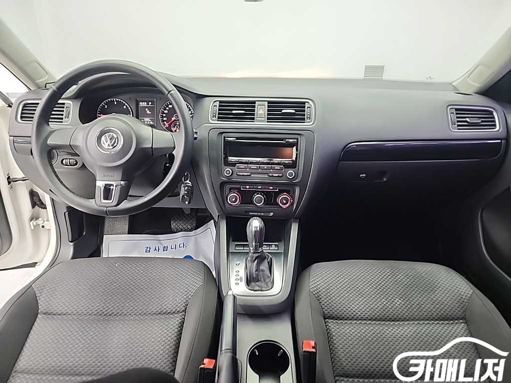 Volkswagen Jetta New Jetta 1.6 TDI BlueMotion thumbnail 7