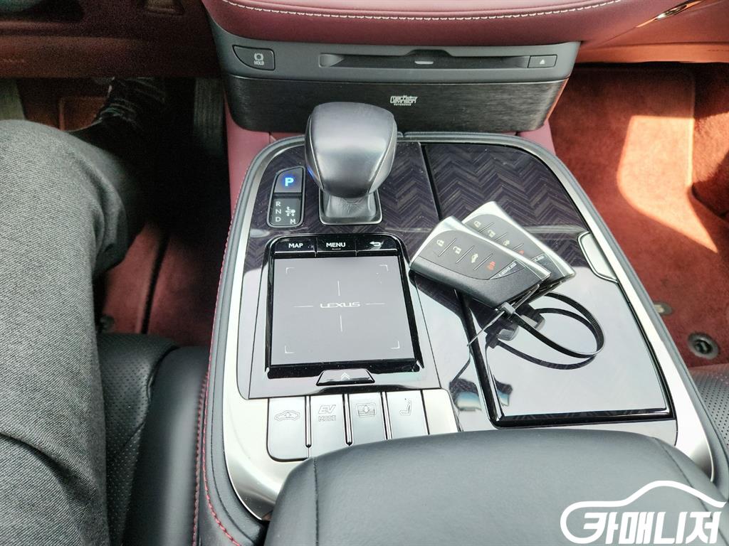 Lexus LS LS500h 3.5 Platinum AWD thumbnail 10