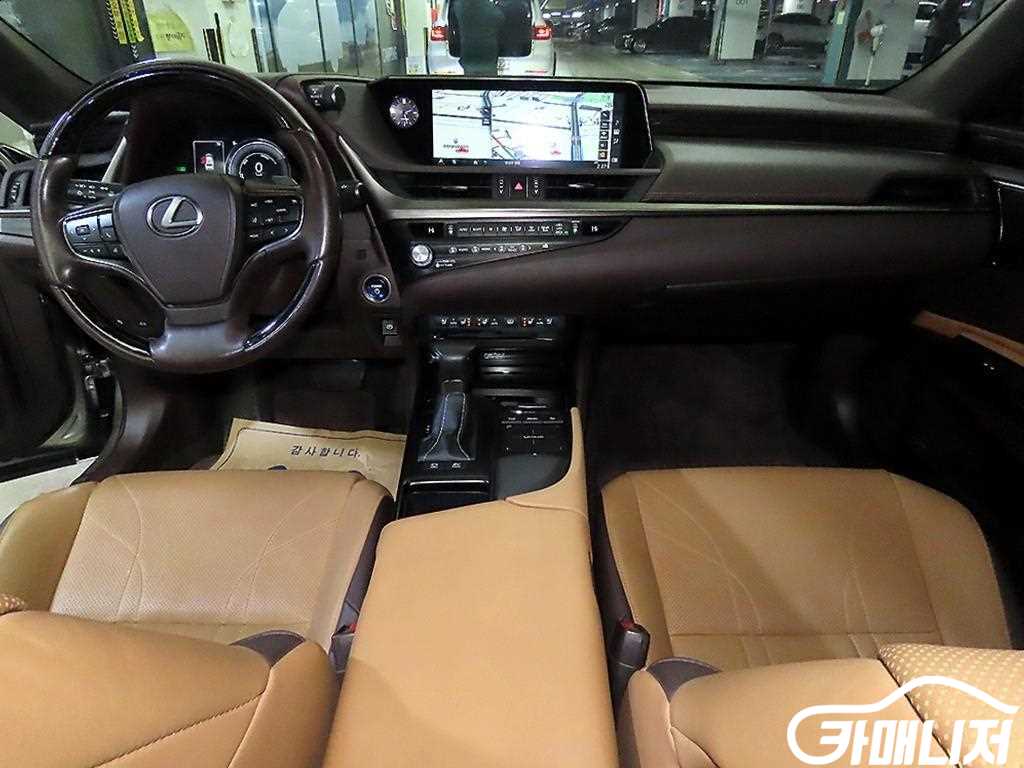 Lexus ES ES300h 7th Gen Executive thumbnail 10