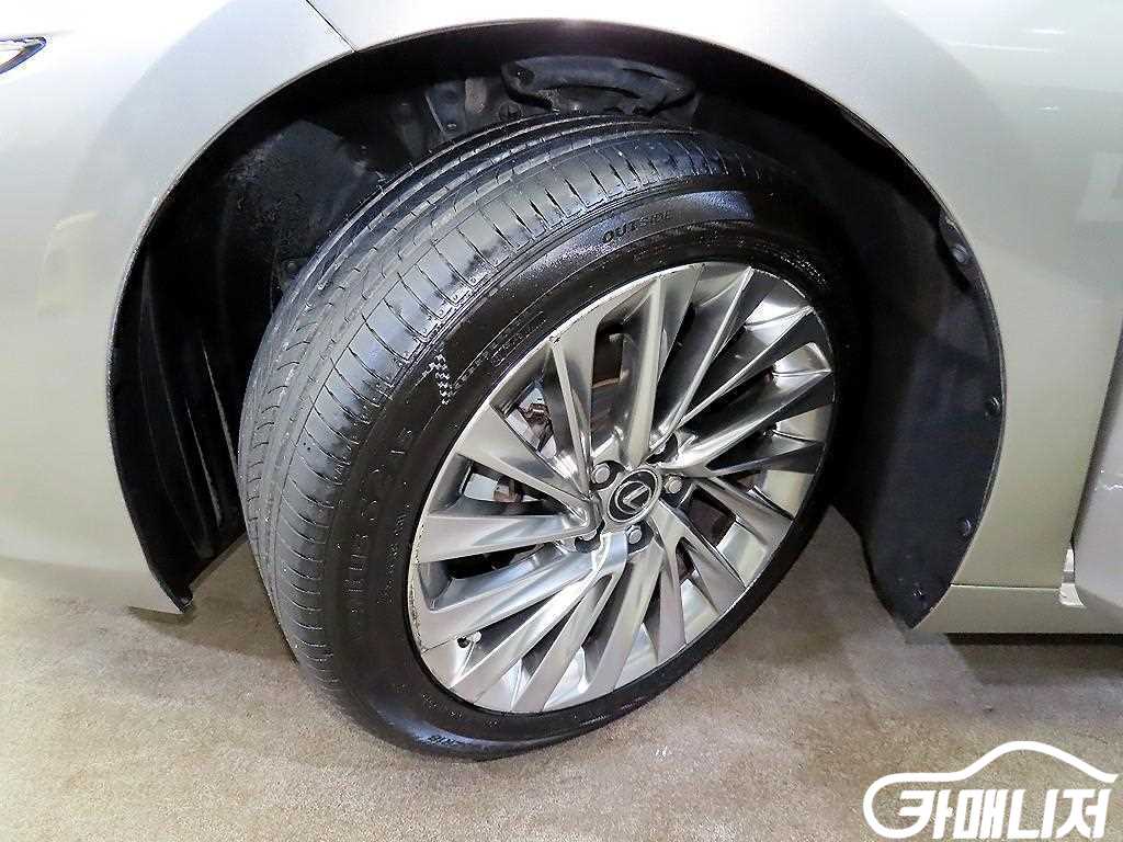 Lexus ES ES300h 7th Gen Executive thumbnail 20