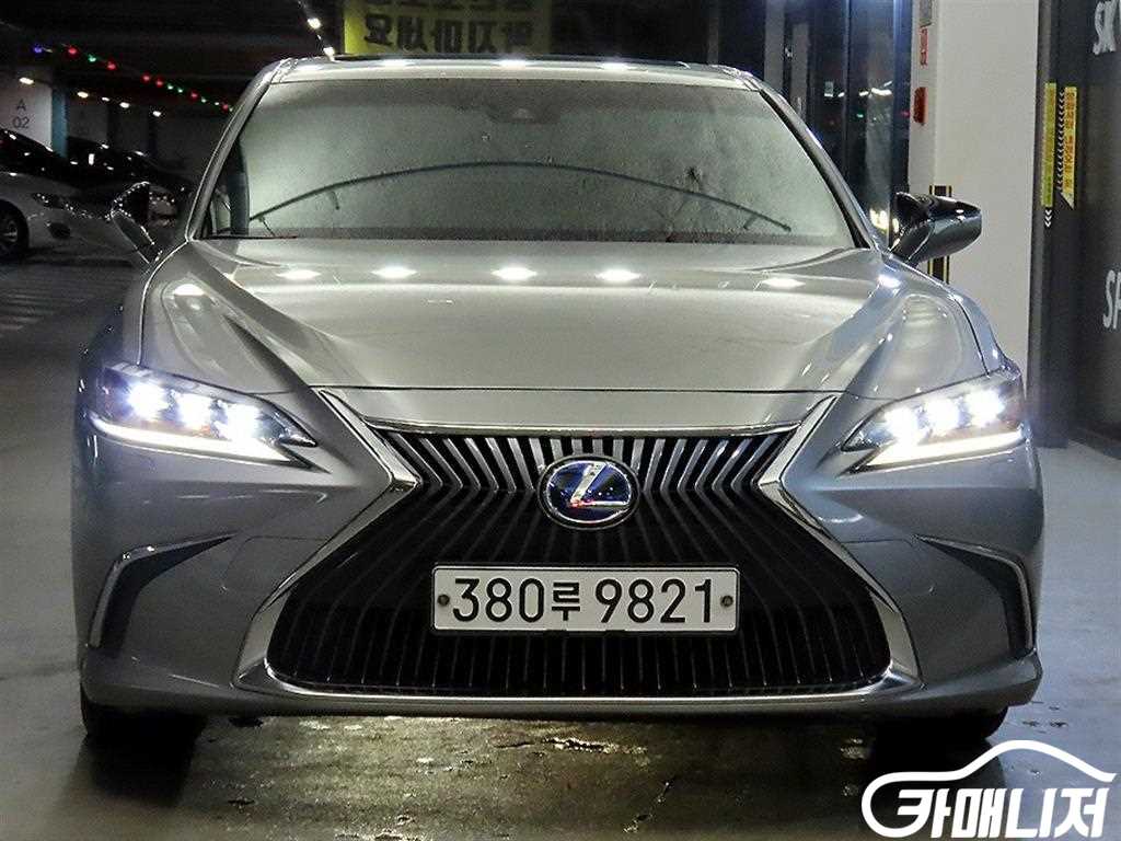 Lexus ES ES300h 7th Gen Executive thumbnail 2