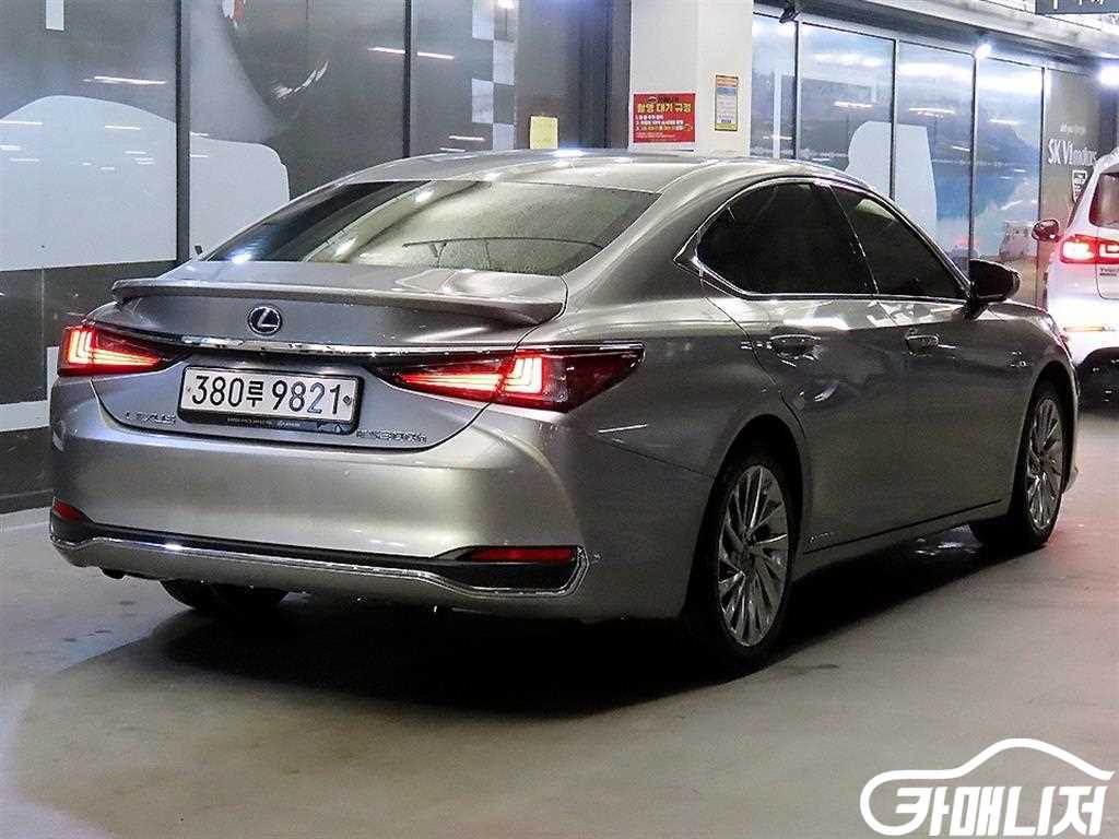 Lexus ES ES300h 7th Gen Executive thumbnail 4