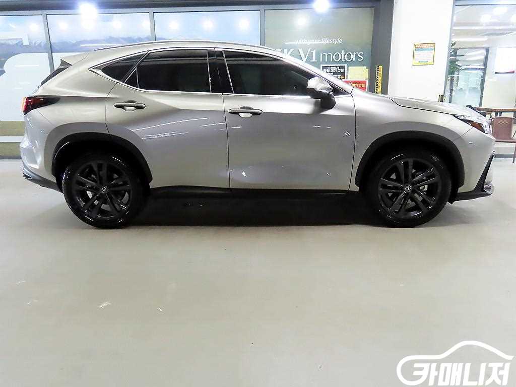 Lexus NX NX 350h Premium thumbnail 3