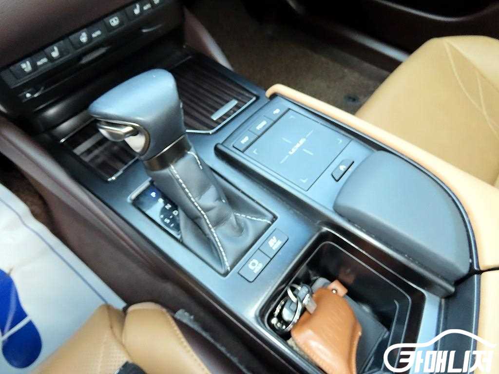 Lexus ES ES300h 7th Gen Luxury Peulreoseu thumbnail 10