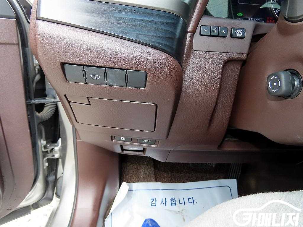 Lexus ES ES300h 7th Gen Luxury Peulreoseu thumbnail 12