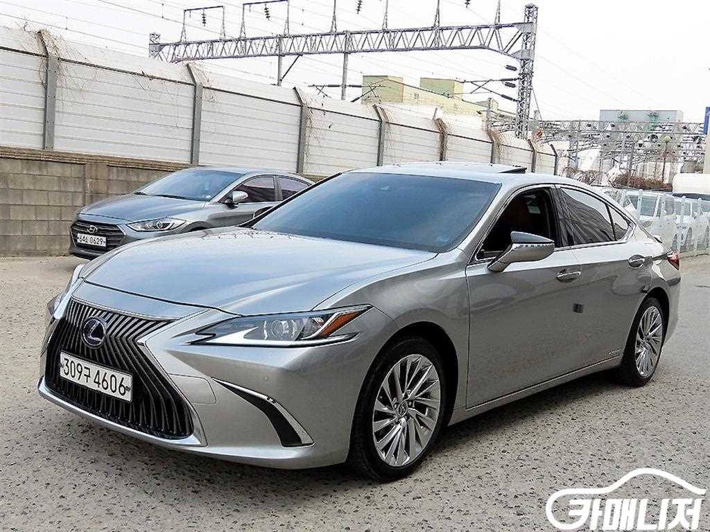 Lexus ES ES300h 7th Gen Luxury Peulreoseu thumbnail 2