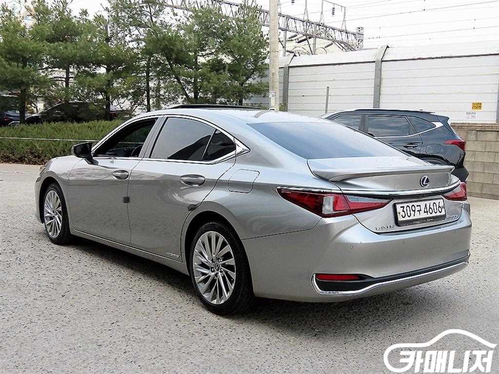 Lexus ES ES300h 7th Gen Luxury Peulreoseu thumbnail 3