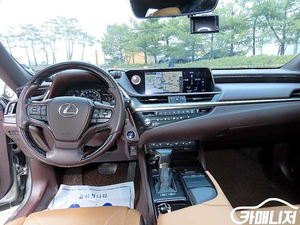 Lexus ES ES300h 7th Gen Luxury Peulreoseu thumbnail 7