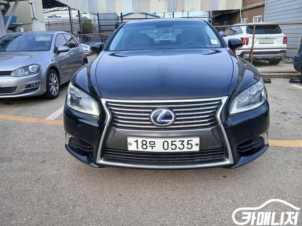 Lexus LS LS600hL 4-Seater