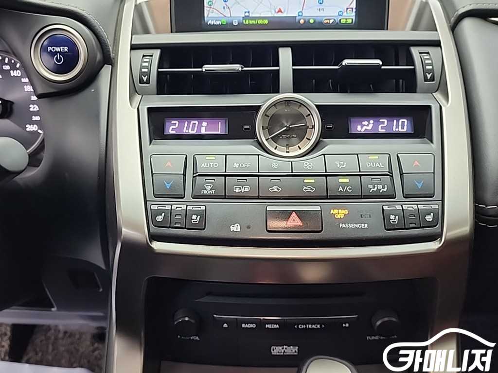 Lexus NX NX 300h Executive thumbnail 10