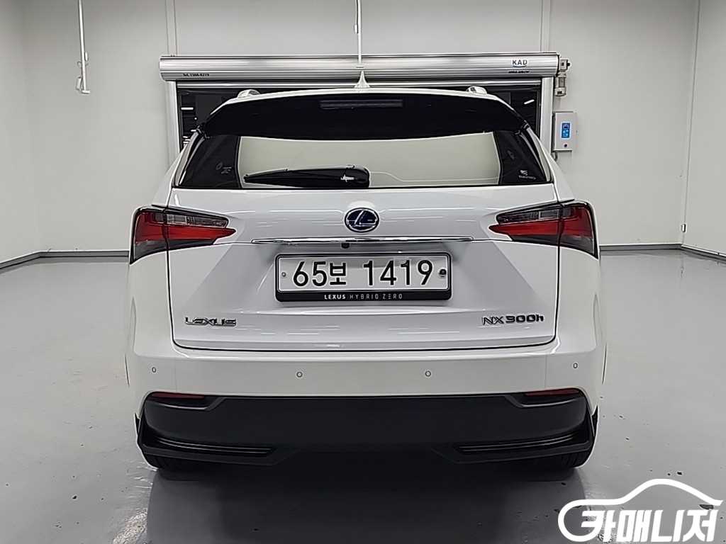 Lexus NX NX 300h Executive thumbnail 3