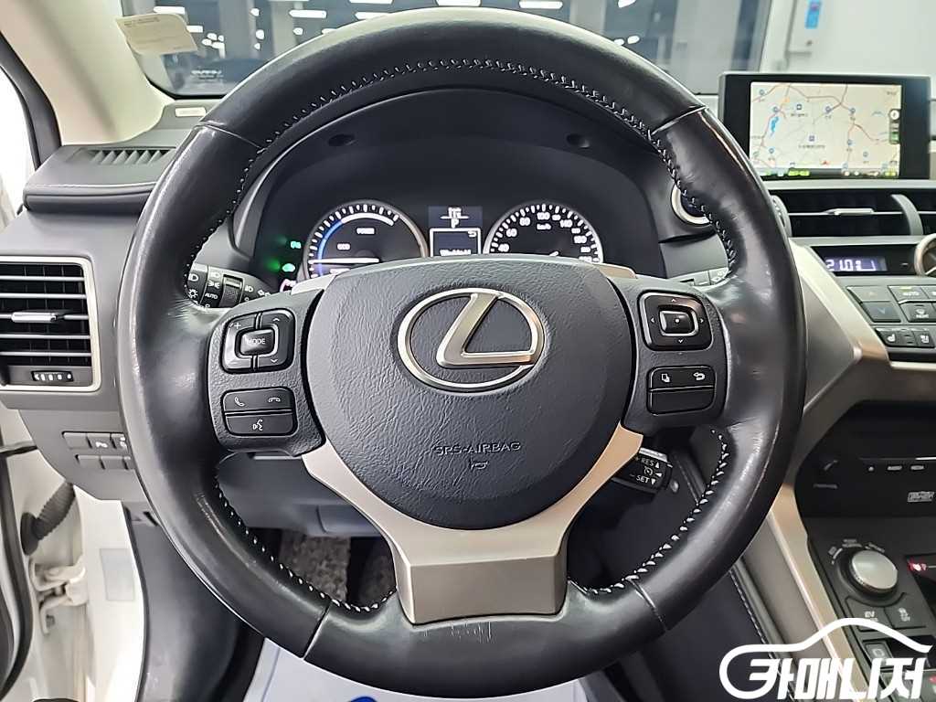 Lexus NX NX 300h Executive thumbnail 9