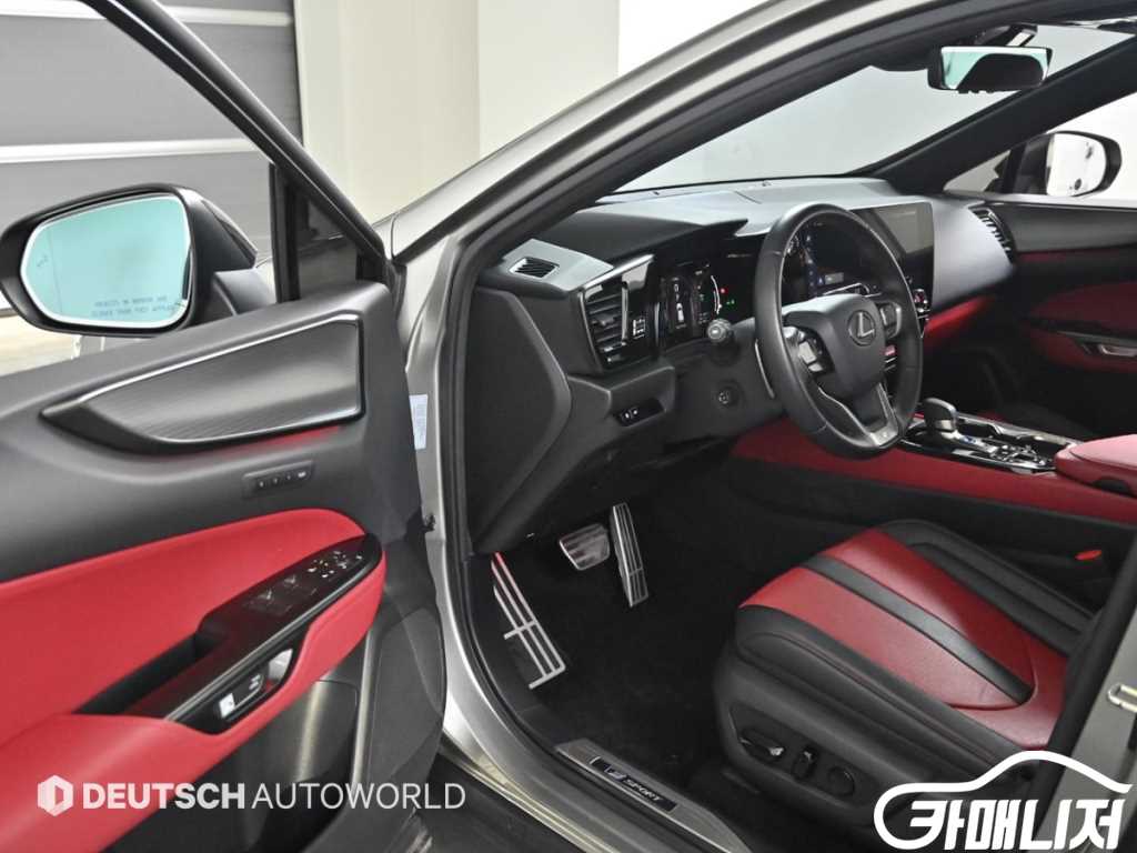 Lexus NX NX 450h+ F Sport thumbnail 11