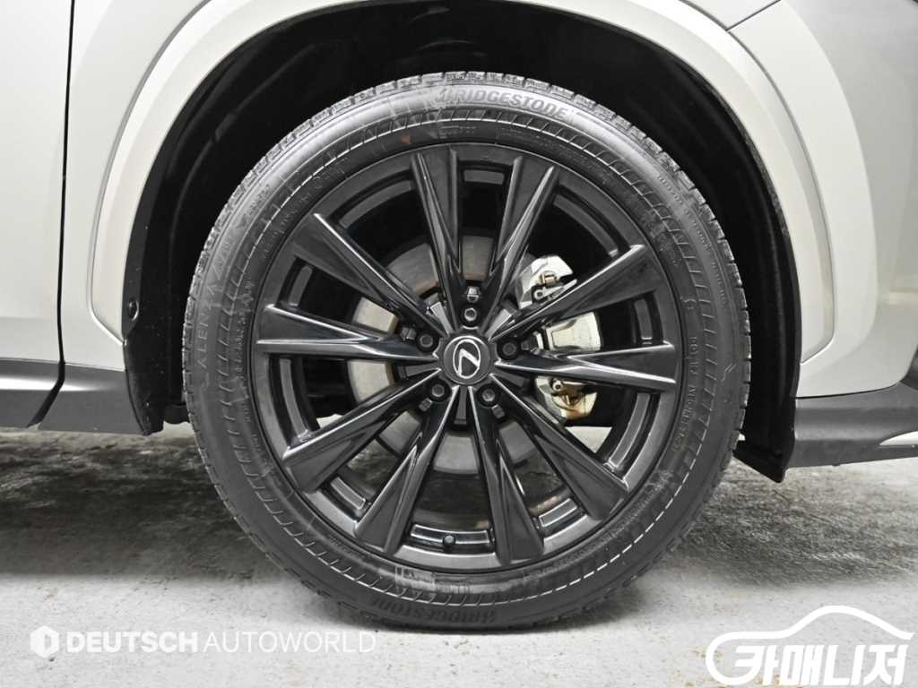 Lexus NX NX 450h+ F Sport thumbnail 5