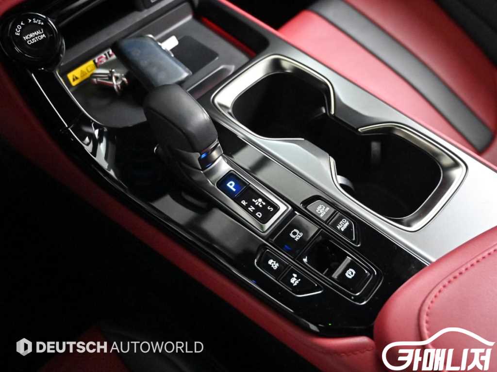 Lexus NX NX 450h+ F Sport thumbnail 9