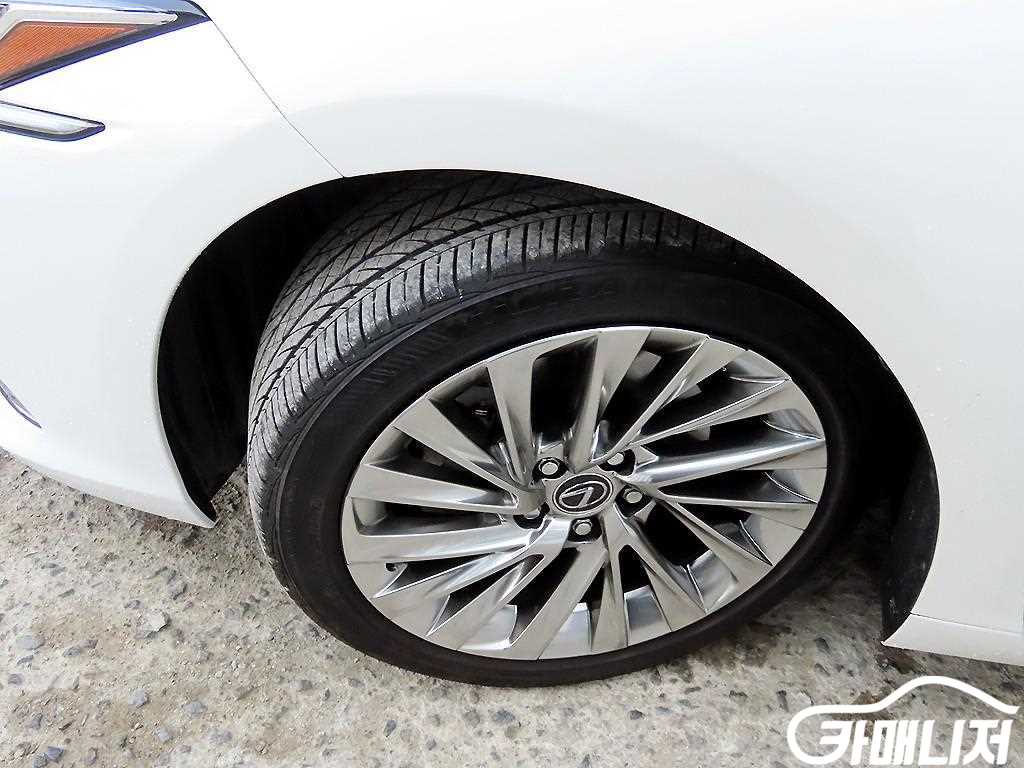 Lexus ES ES300h 7th Gen Luxury Peulreoseu thumbnail 20