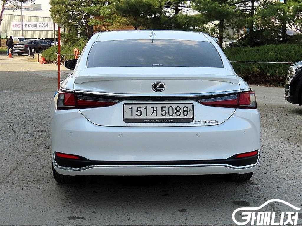 Lexus ES ES300h 7th Gen Luxury Peulreoseu thumbnail 4