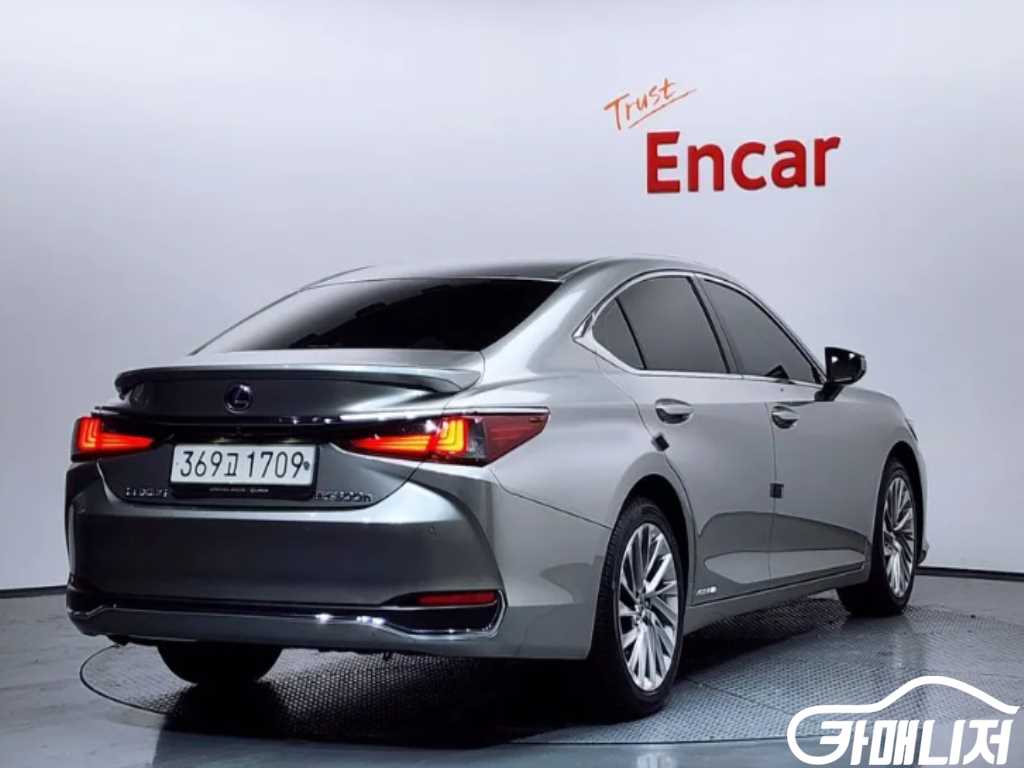 Lexus ES ES300h 7th Gen Luxury Peulreoseu thumbnail 2