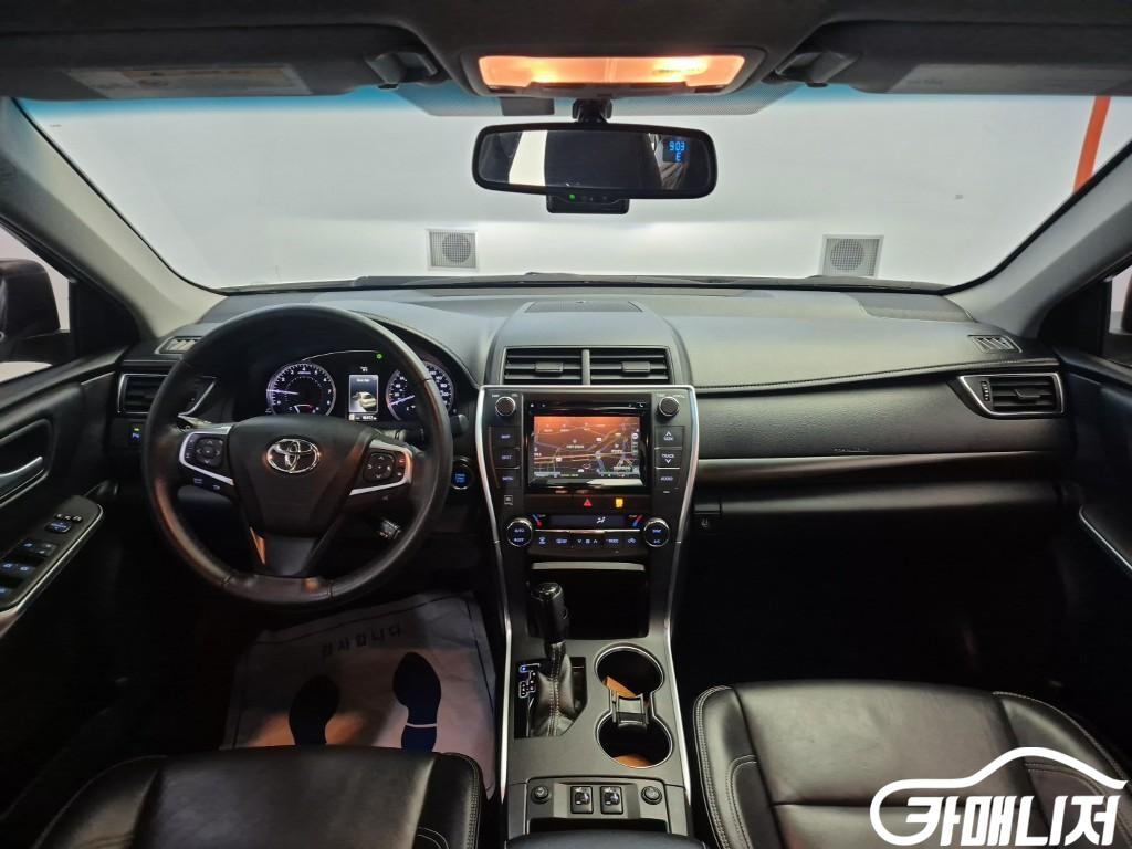 Toyota Camry 2.5 XLE thumbnail 7