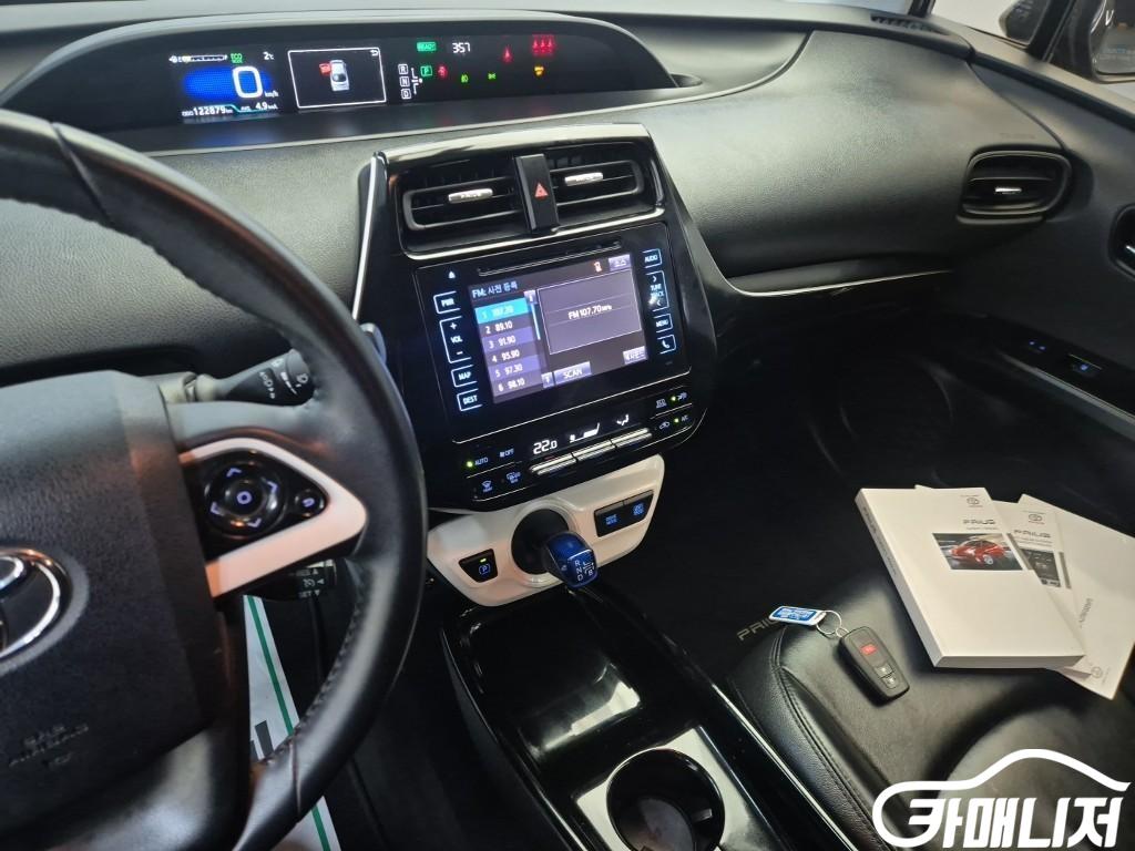 Toyota Prius Prius 4th Gen 1.8 E thumbnail 10