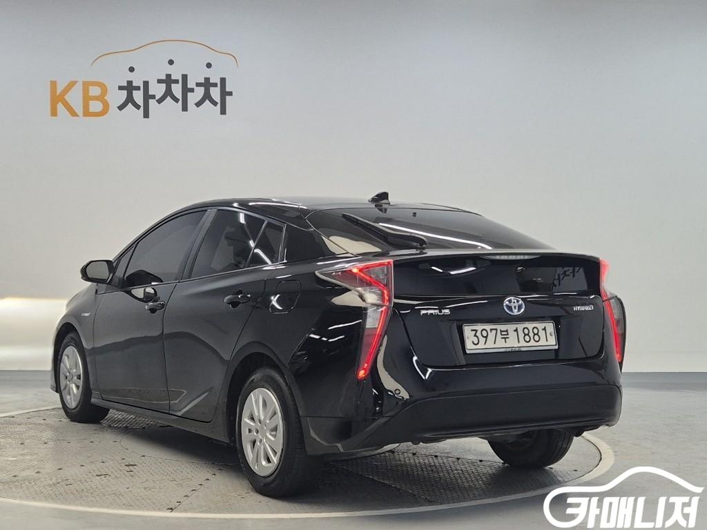Toyota Prius Prius 4th Gen 1.8 E thumbnail 2