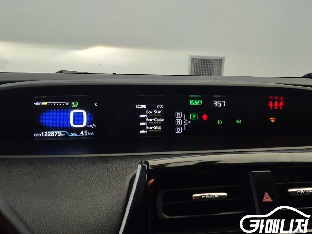 Toyota Prius Prius 4th Gen 1.8 E thumbnail 6