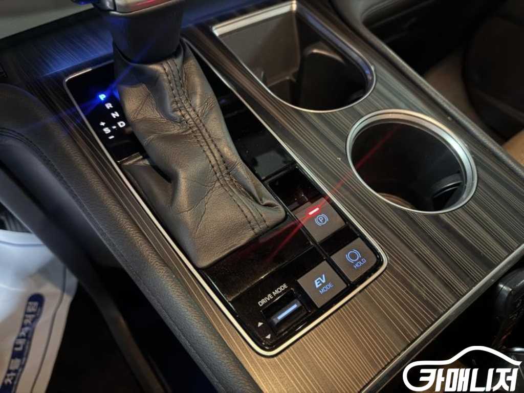 Toyota Sienna 2.5 2WD Hybrid thumbnail 13