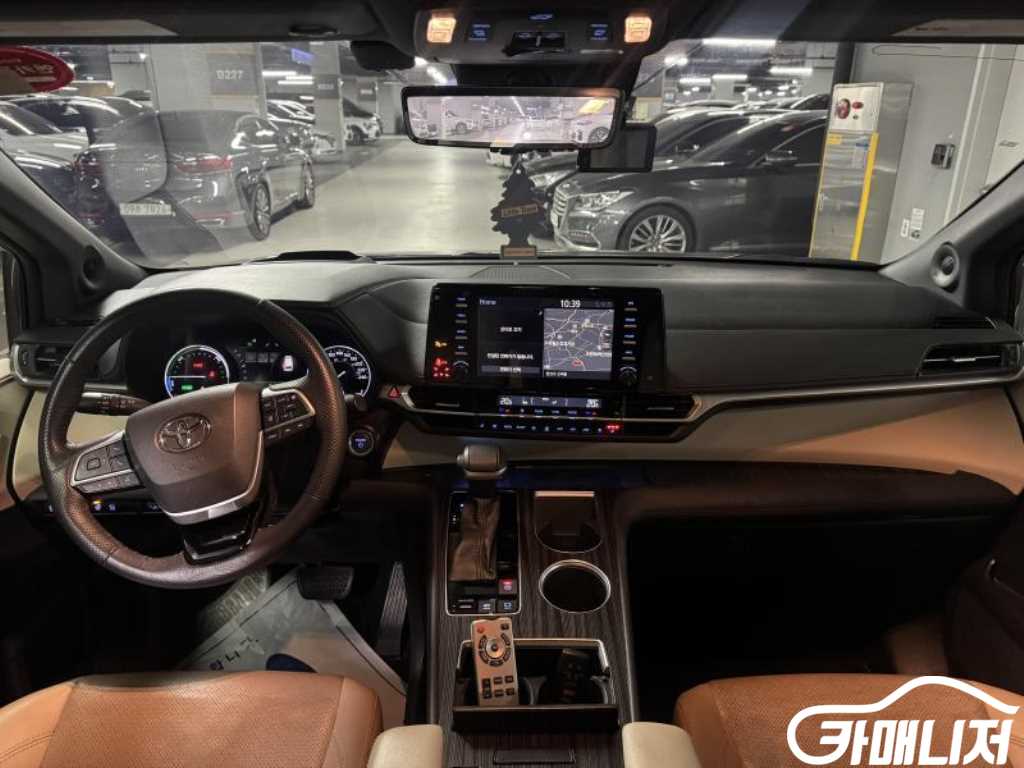 Toyota Sienna 2.5 2WD Hybrid thumbnail 6