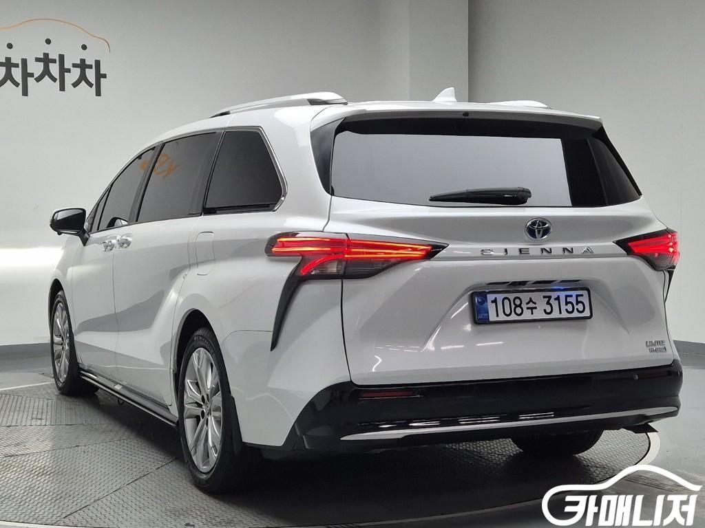 Toyota Sienna 2.5 2WD Hybrid thumbnail 2