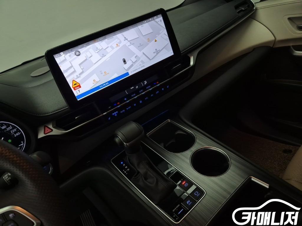 Toyota Sienna 2.5 2WD Hybrid thumbnail 9