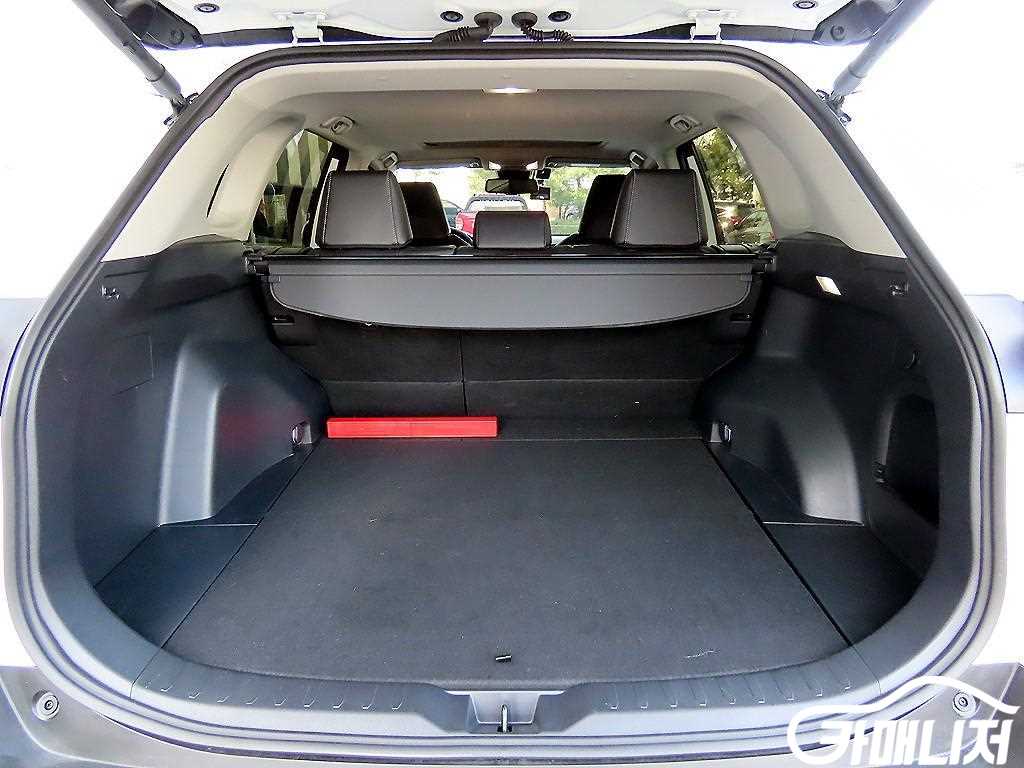 Toyota RAV4 2.5 2WD Hybrid XLE thumbnail 17