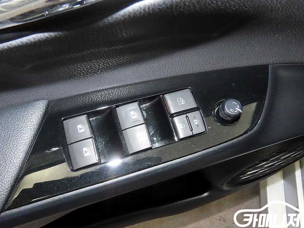 Toyota Prius Prius 4th Gen 1.8 E thumbnail 13