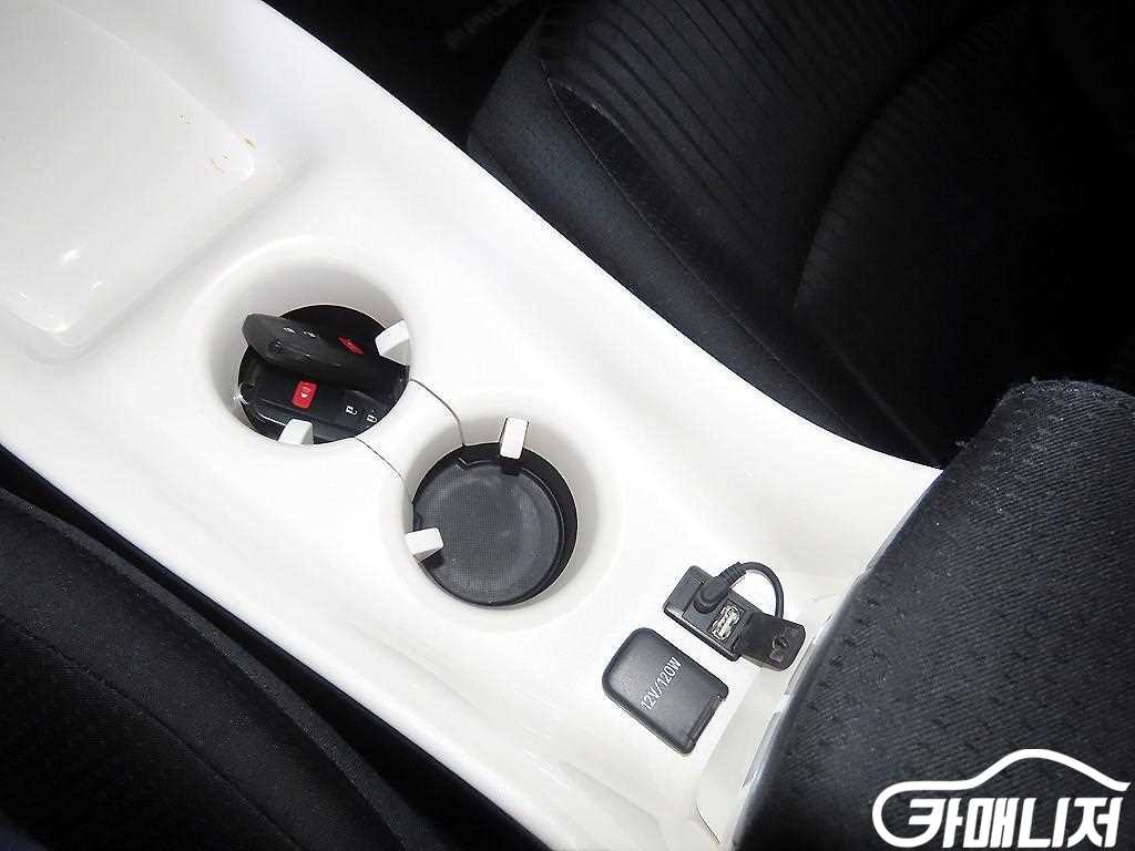 Toyota Prius Prius 4th Gen 1.8 E thumbnail 15