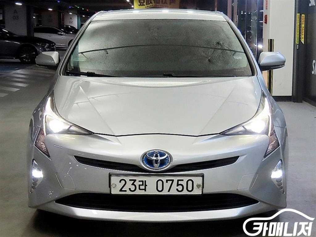 Toyota Prius Prius 4th Gen 1.8 E thumbnail 2