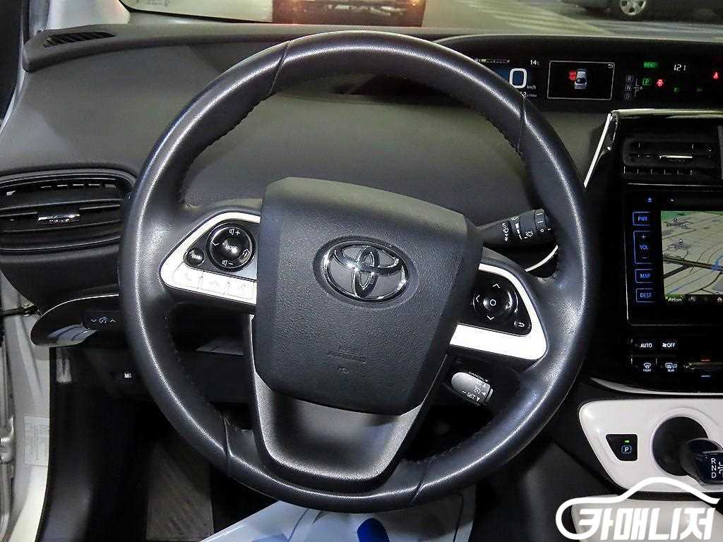 Toyota Prius Prius 4th Gen 1.8 E thumbnail 8