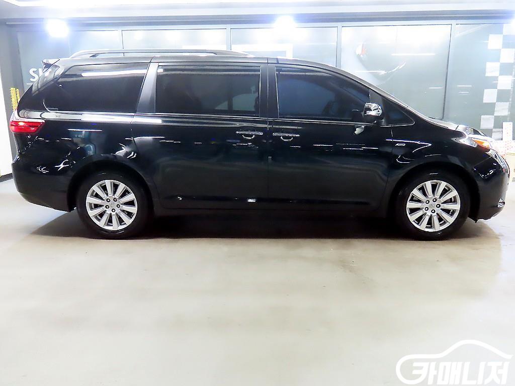 Toyota Sienna 3.5 AWD thumbnail 3