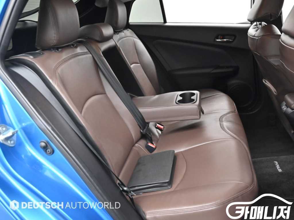 Toyota Prius Prius 4th Gen 1.8 thumbnail 12