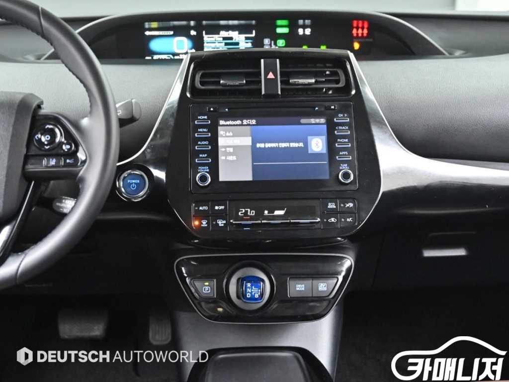 Toyota Prius Prius 4th Gen 1.8 thumbnail 14