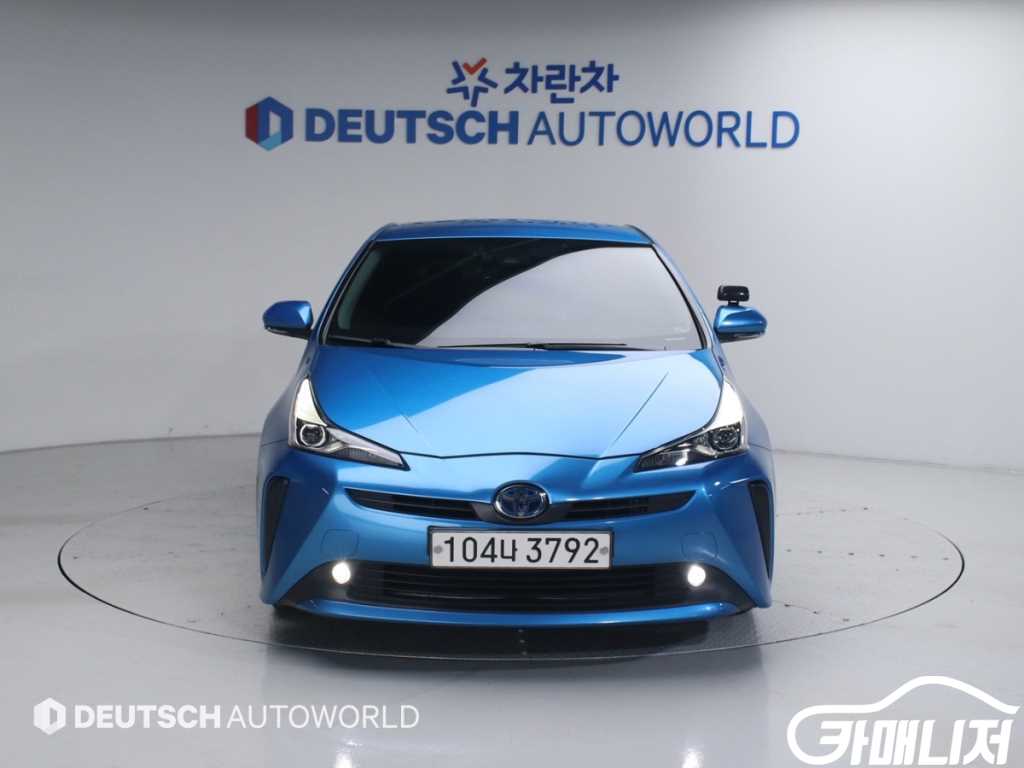 Toyota Prius Prius 4th Gen 1.8 thumbnail 3