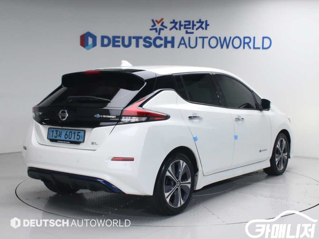 Nissan Leaf EV SL thumbnail 2