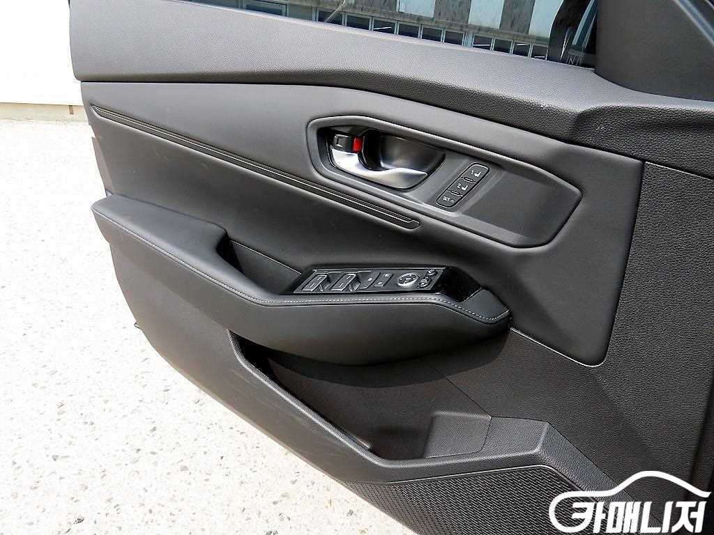 Honda Accord 2.0 Hybrid Touring thumbnail 12