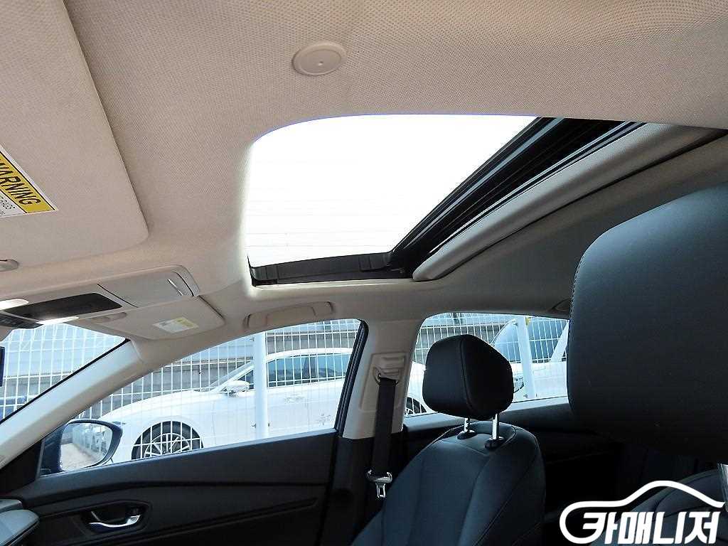 Honda Accord 2.0 Hybrid Touring thumbnail 18