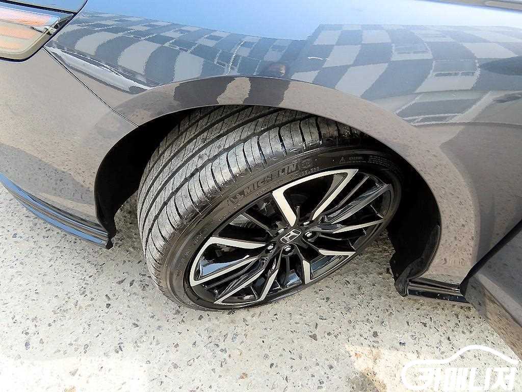 Honda Accord 2.0 Hybrid Touring thumbnail 20