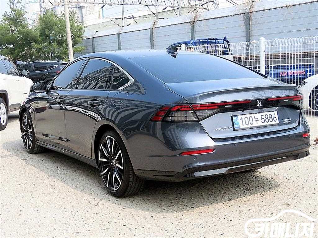 Honda Accord 2.0 Hybrid Touring thumbnail 3