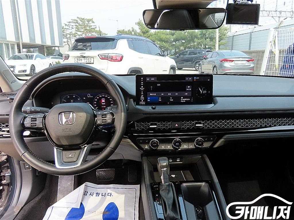 Honda Accord 2.0 Hybrid Touring thumbnail 7